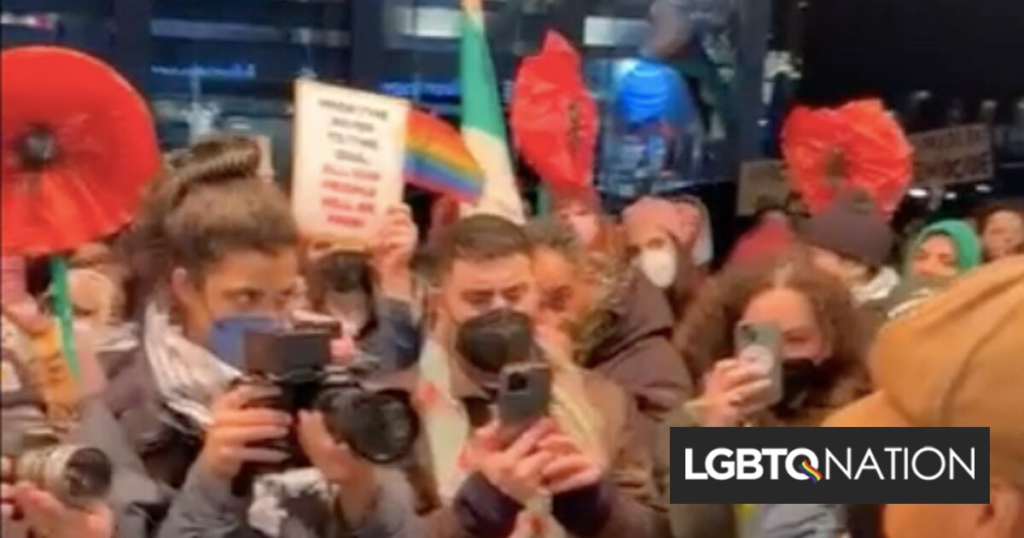 Les manifestants anti-guerre exigent que le HRC mette fin à sa « complicité » dans le « génocide » palestinien Les manifestants anti-guerre exigent que le HRC mette fin à sa « complicité » dans le « génocide » palestinien