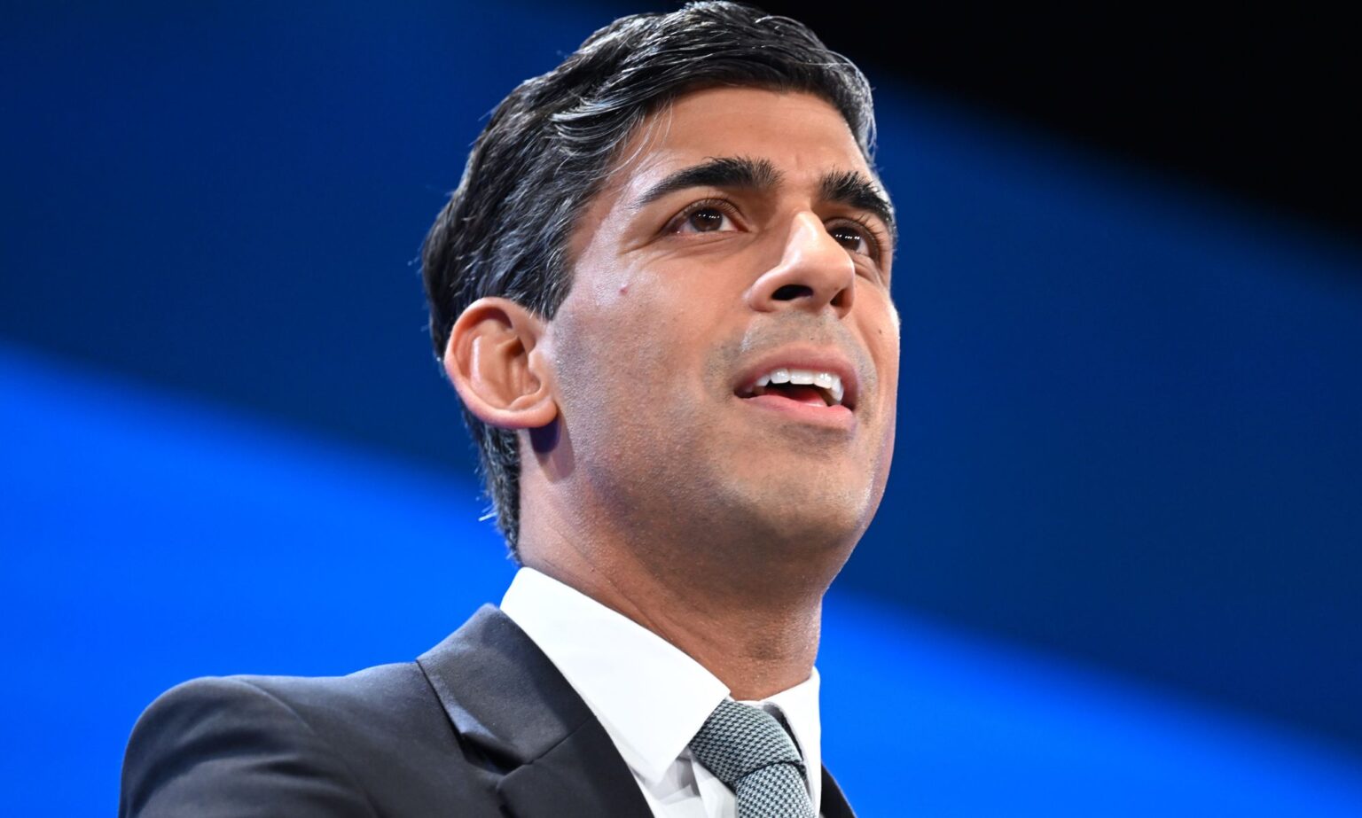 La facture fiscale de Rishi Sunak suscite un tollé après avoir révélé qu’il payait le même taux qu’un enseignant Rishi Sunak during the Conservative Party Conference.