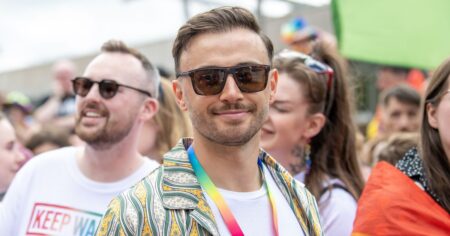 Le professionnel du football gay Zander Murray se métamorphose pour montrer son soutien aux personnes de la communauté LGBTQ