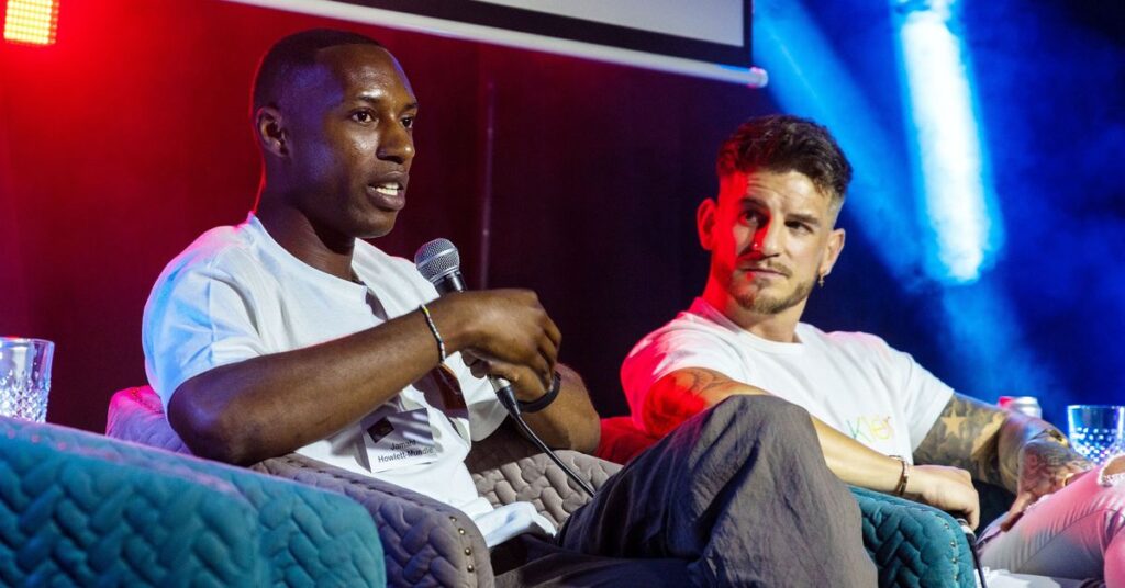 Deux nouveaux documentaires sur le football montrent comment les joueurs gays et bisexuels changent la donne Deux nouveaux documentaires sur le football montrent comment les joueurs gays et bisexuels changent la donne