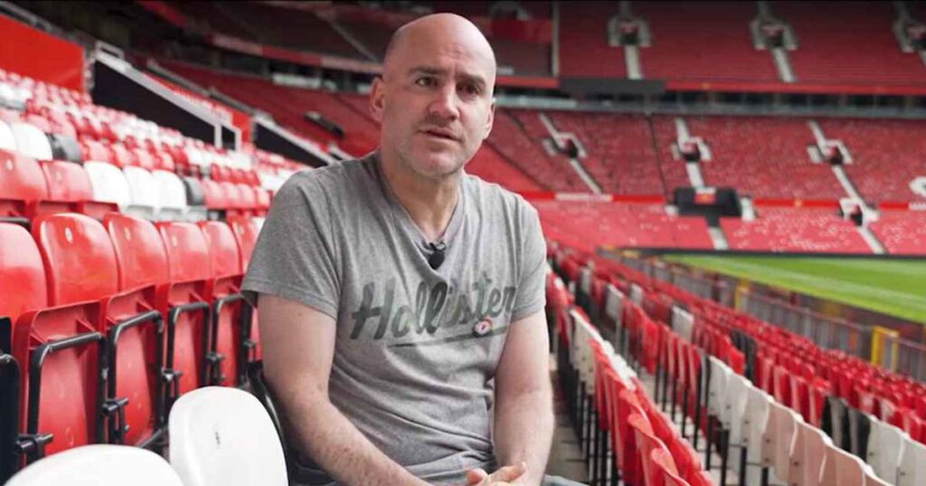 Manchester United célèbre ses fans LGBTQ alors que le club remporte le prix Football contre Homophobie Manchester United célèbre ses fans LGBTQ alors que le club remporte le prix Football contre Homophobie