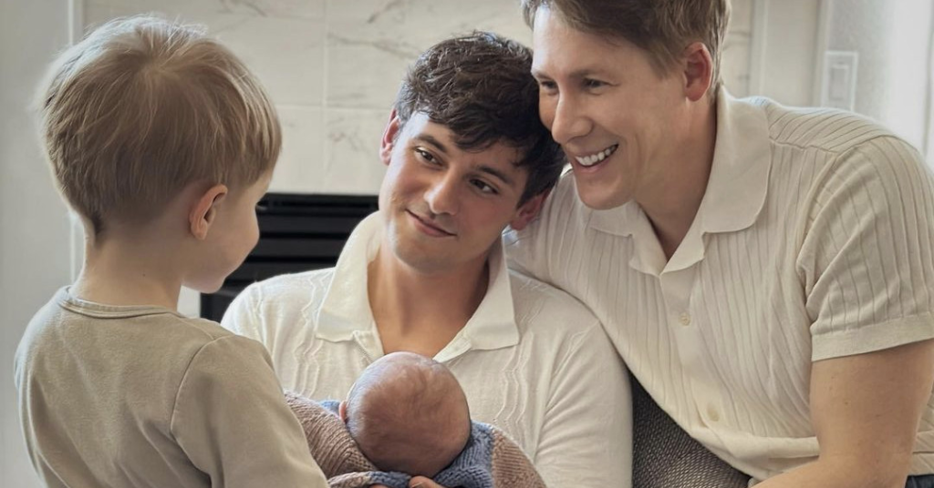 Tom Daley et Dustin Lance Black parlent de l'épreuve du procès au Royaume-Uni Tom Daley et Dustin Lance Black parlent de l'épreuve du procès au Royaume-Uni