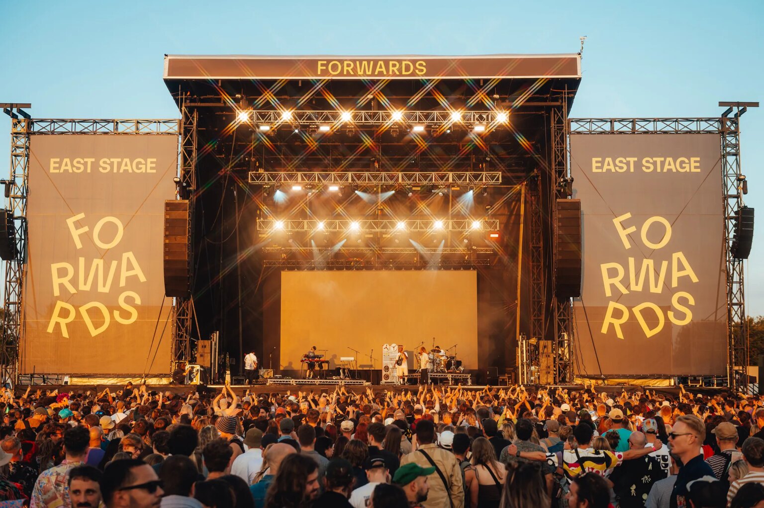 Le festival Forwards annonce sa programmation 2024 et les détails des billets Forwards festival announces its 2024 lineup and ticket details.