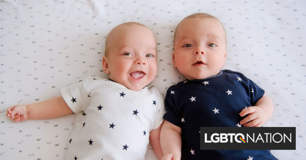 Cet homme gay est devenu père célibataire de jumeaux après avoir décidé de se lancer seul dans la maternité de substitution Cet homme gay est devenu père célibataire de jumeaux après avoir décidé de se lancer seul dans la maternité de substitution