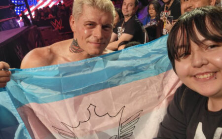 « La lutte est pour tout le monde » : Cody Rhodes montre sa solidarité trans dans un selfie de fans