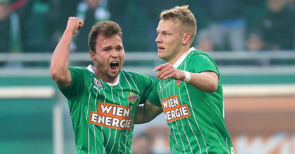 La star du football autrichien désolée pour les chants homophobes après la victoire du Rapid Vienne dans le derby La star du football autrichien désolée pour les chants homophobes après la victoire du Rapid Vienne dans le derby