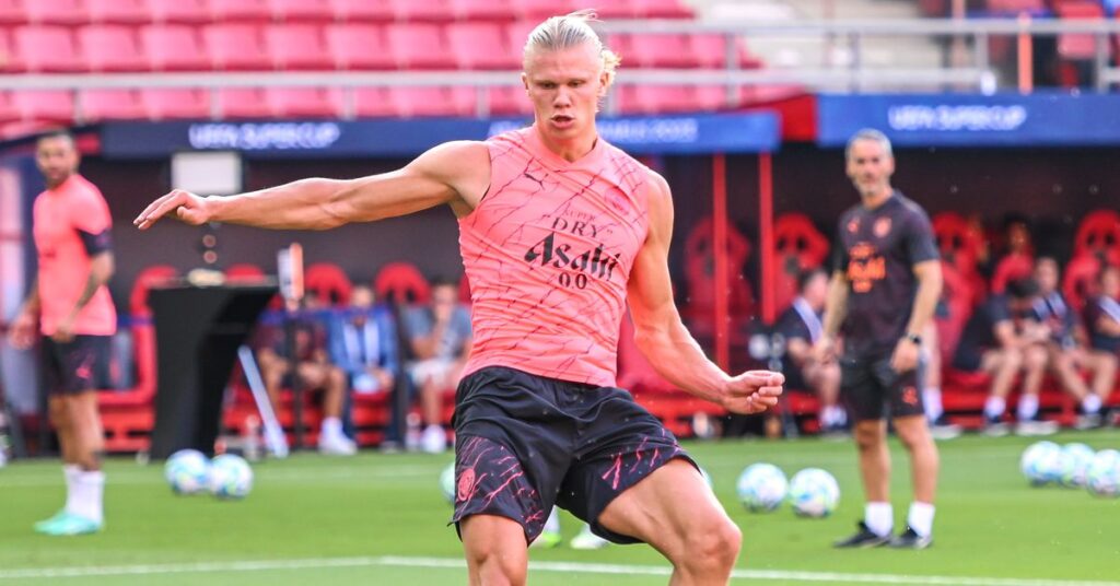 Le physique incroyable de la star du football Erling Haaland fait parler les gens Le physique incroyable de la star du football Erling Haaland fait parler les gens