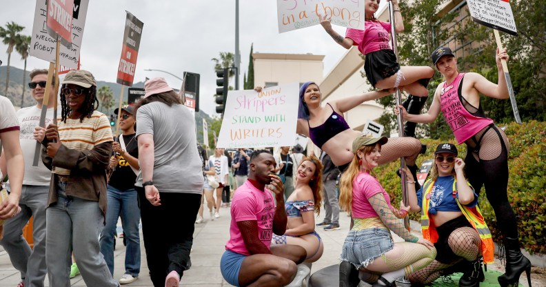 Les manifestants se mobilisent pour la Déclaration des droits des travailleuses du sexe qui mettrait fin aux descentes de police dans les bars gays Les manifestants se sont rassemblés à Washington. (Getty)