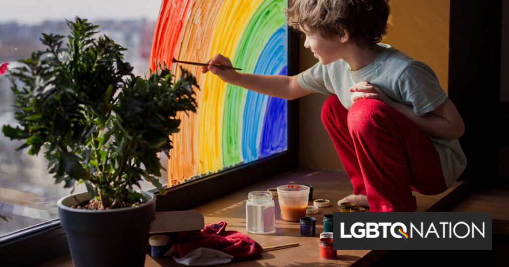 Un couple gay à la retraite a accueilli 33 enfants Un couple gay à la retraite a accueilli 33 enfants