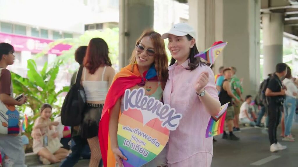 « Vous ne pouvez pas vous moucher sans avoir de la propagande LGBTQ+ en face », disent les fanatiques en colère contre les mouchoirs "Vous ne pouvez pas vous moucher sans avoir de la propagande LGBTQ+ en face", disent les fanatiques en colère contre les mouchoirs