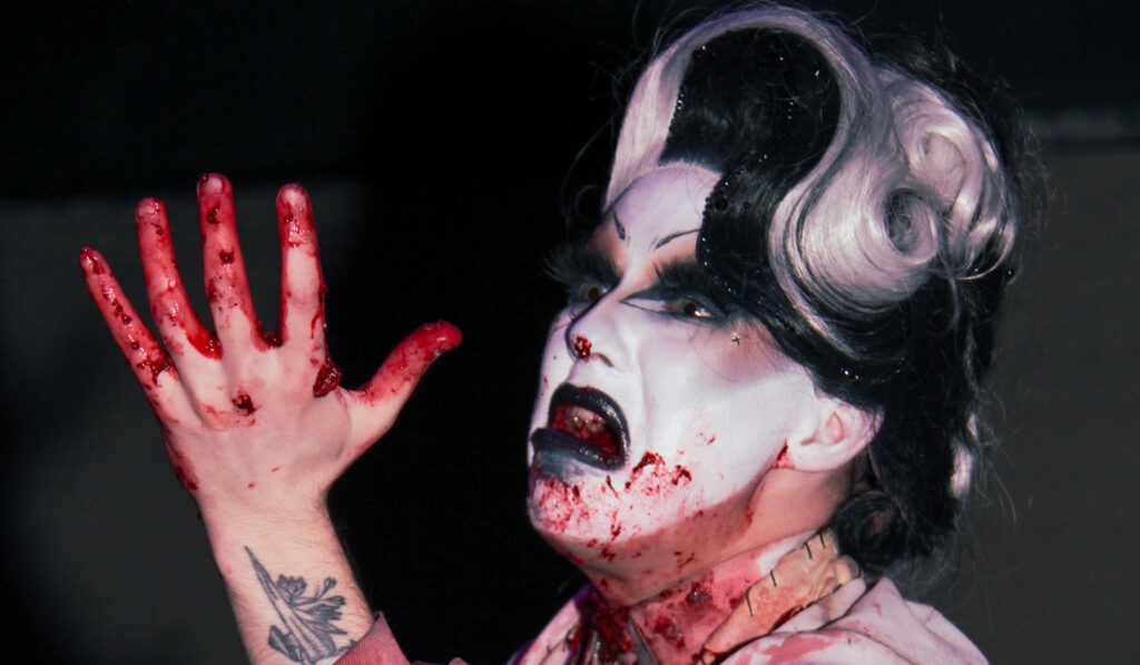 Traîne-moi en enfer : le genre macabre des monstres drag Traîne-moi en enfer : le genre macabre des monstres drag