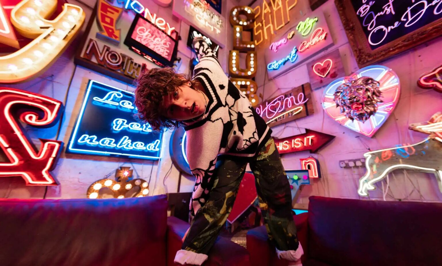 NOAHFINNCE sur la musique, son « devoir » envers les fans trans et l'histoire folle qu'il a entendu sur lui-même Pop-punk star NOAHFINNCE