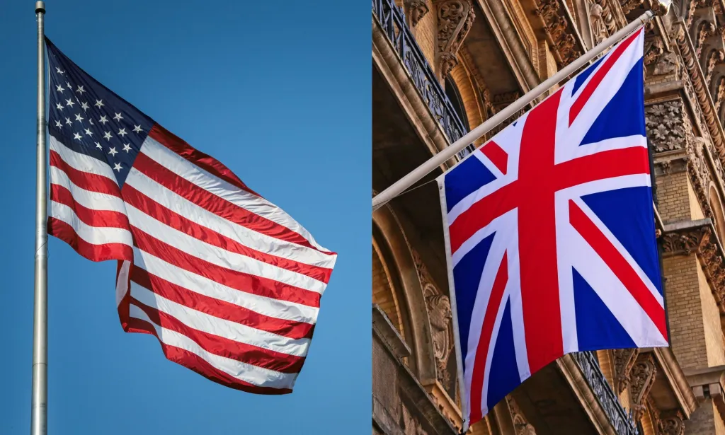 Il s’agit d’une image du drapeau américain à côté du drapeau Union Jack du Royaume-Uni.  Ce sont deux images distinctes.