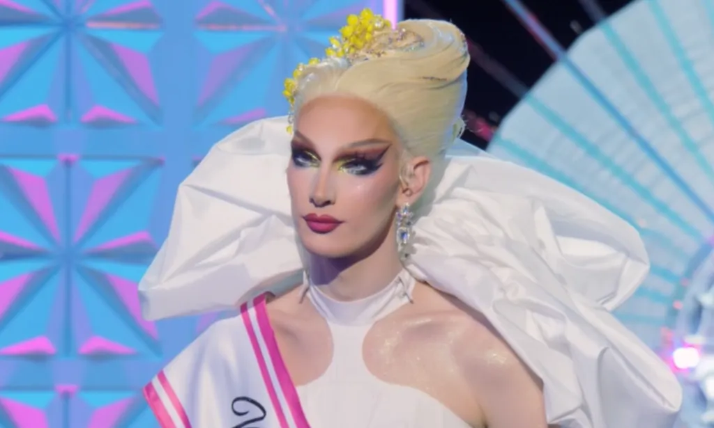 La Grande Dame dans Drag Race UK vs The World.