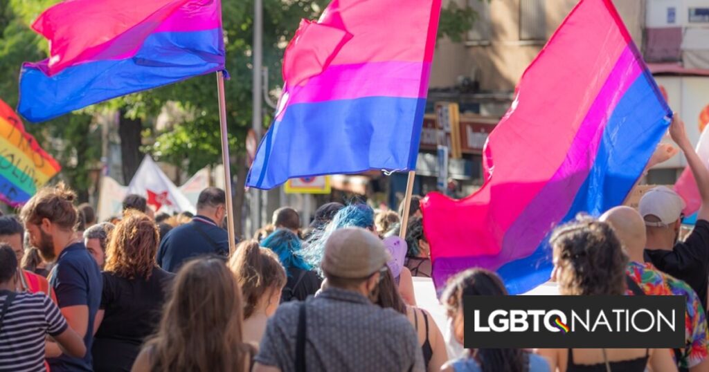 Une nouvelle étude révèle que 10 % des Américains ont des antécédents de comportement bisexuel Une nouvelle étude révèle que 10 % des Américains ont des antécédents de comportement bisexuel