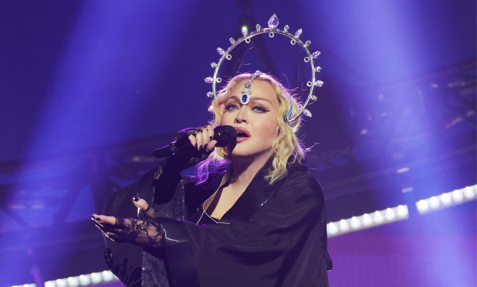Madonna « fait publiquement honte » au jeune producteur de musique dont elle était amoureuse – et a utilisé la « sorcellerie » Madonna at the Celebration Tour.