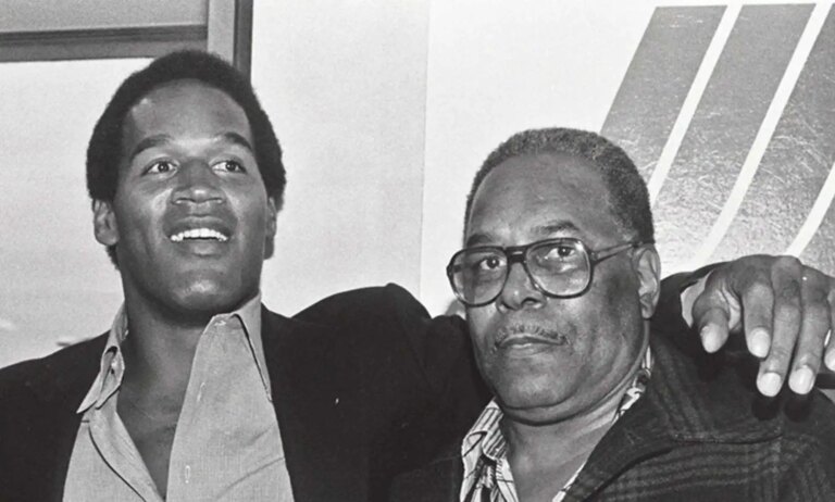 Le père d'OJ Simpson aurait été une drag queen gay OJ Simpson and his father Jimmy Lee Simpson, who was reportedly gay and performed as a drag queen in San Francisco