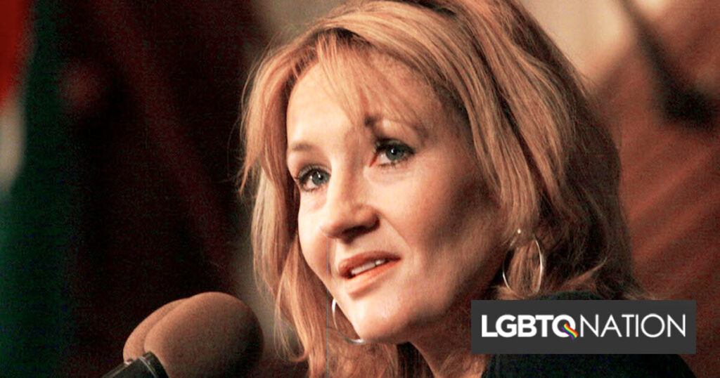 JK Rowling publie une diatribe de 700 mots pour tenter de justifier sa transphobie JK Rowling publie une diatribe de 700 mots pour tenter de justifier sa transphobie
