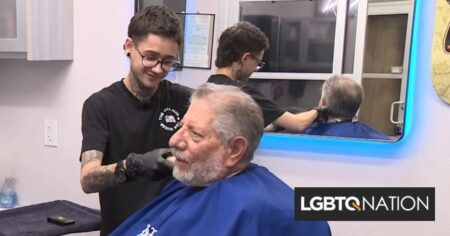 Comment un barbier non binaire et un fanatique autoproclamé sont devenus des amis improbables