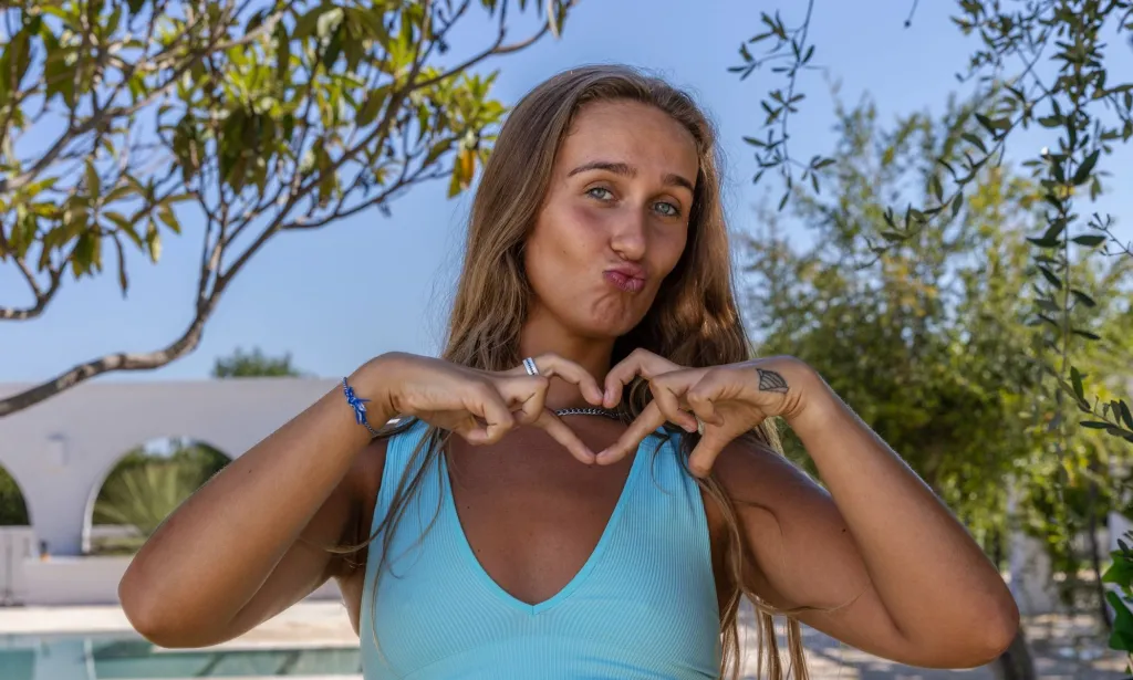 Eve, candidate à J'ai embrassé une fille.