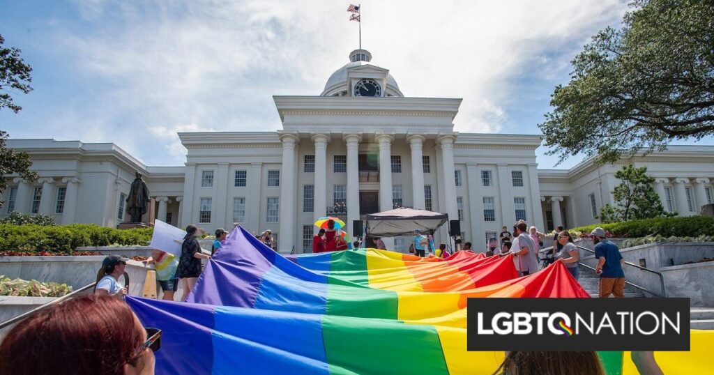 L’Alabama vient de faire un pas de plus vers l’emprisonnement des bibliothécaires qui fournissent des livres LGBTQ+ L’Alabama vient de faire un pas de plus vers l’emprisonnement des bibliothécaires qui fournissent des livres LGBTQ+