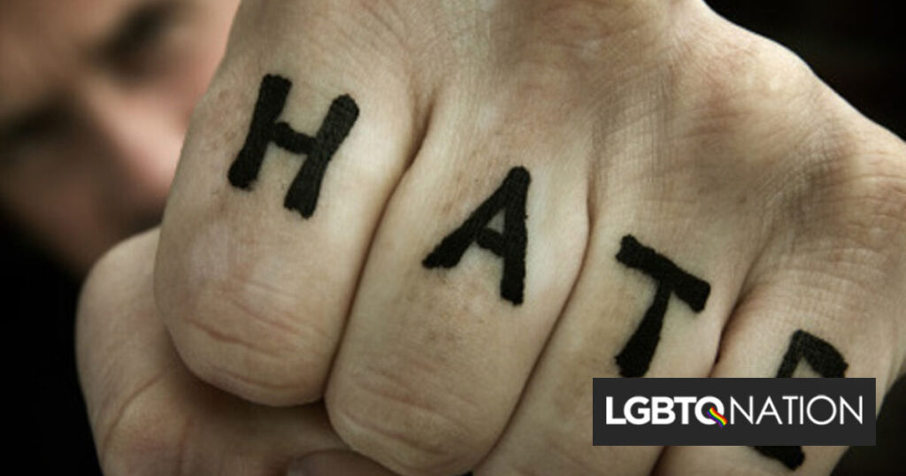 7 suspects identifiés lors d'une brutale attaque anti-LGBTQ+ sur un campus. Ils ne peuvent pas être accusés d'un crime de haine. 7 suspects identifiés lors d'une brutale attaque anti-LGBTQ+ sur un campus. Ils ne peuvent pas être accusés d'un crime de haine.