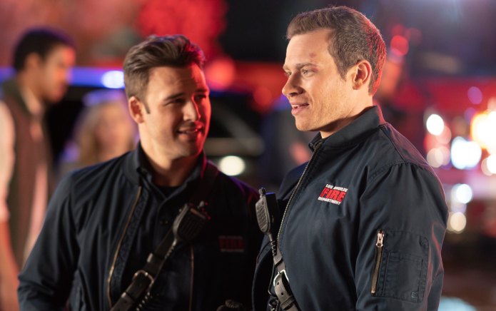 9-1-1 : Oliver Stark soutient la romance entre amis si elle se produit « naturellement » 9-1-1 : Oliver Stark soutient la romance entre amis si elle se produit « naturellement »