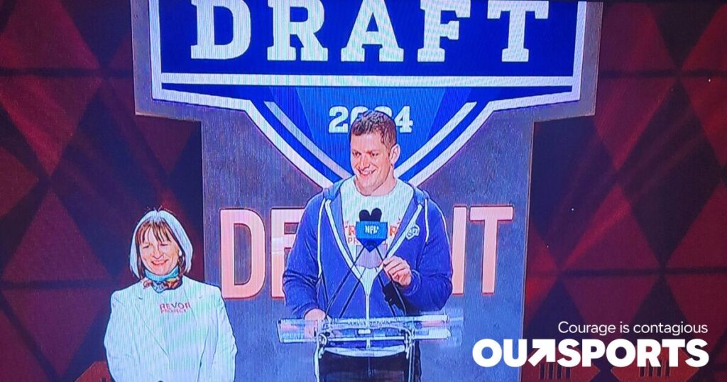 Carl Nassib, le premier joueur gay retiré de la NFL, annonce le choix au repêchage des Cleveland Browns Carl Nassib, le premier joueur gay retiré de la NFL, annonce le choix au repêchage des Cleveland Browns