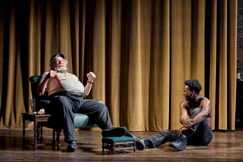 Ian McKellen est un délice dans l'adaptation moderne d'Henri IV de Robert Icke – critique Ian McKellen est un délice dans l'adaptation moderne d'Henri IV de Robert Icke – critique