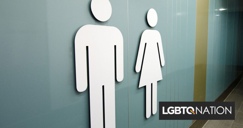 Les personnes trans font pipi dans des bouteilles et évitent l'eau pour éviter le harcèlement en vertu de la loi sur les toilettes de Floride Les personnes trans font pipi dans des bouteilles et évitent l'eau pour éviter le harcèlement en vertu de la loi sur les toilettes de Floride