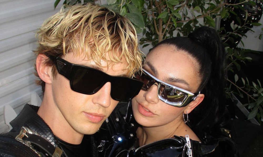 Préparez-vous à délirer : Charli XCX et Troye Sivan annoncent la tournée « Sweat » Préparez-vous à délirer : Charli XCX et Troye Sivan annoncent la tournée « Sweat »