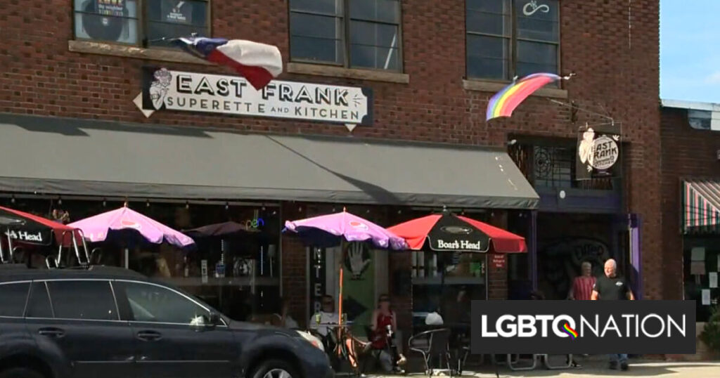 Un restaurant de dragsters gifle les manifestants haineux avec un procès pour accusations incessantes de « toiletteur » Un restaurant de dragsters gifle les manifestants haineux avec un procès pour accusations incessantes de « toiletteur »