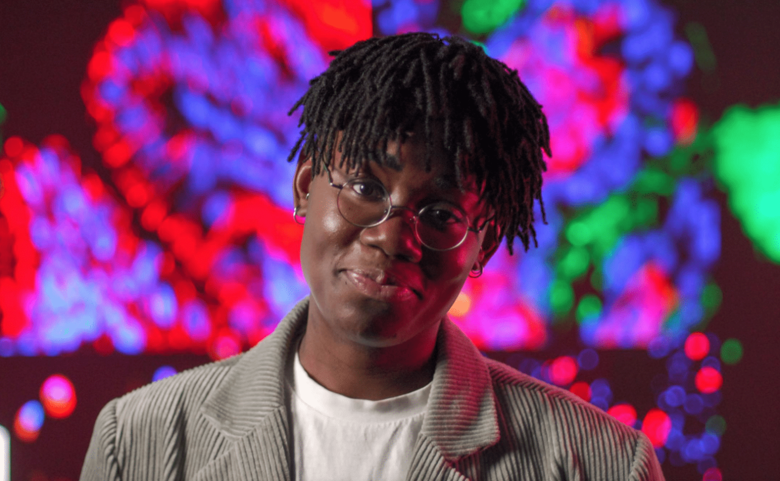 Rencontrez le Dr Ronx Ikharia, le pionnier et activiste trans et non binaire inspirant que vous devez connaître Rencontrez le Dr Ronx Ikharia, le pionnier et activiste trans et non binaire inspirant que vous devez connaître