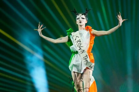 Bambie Thug, candidat irlandais non binaire à l'Eurovision, s'en prend furieusement aux organisateurs : "F**k l'UER"