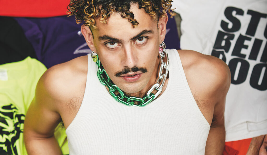 Le t-shirt bootleg à 10 £ qui a aidé Chema Diaz à exploiter l'air du temps queer Le t-shirt bootleg à 10 £ qui a aidé Chema Diaz à exploiter l'air du temps queer