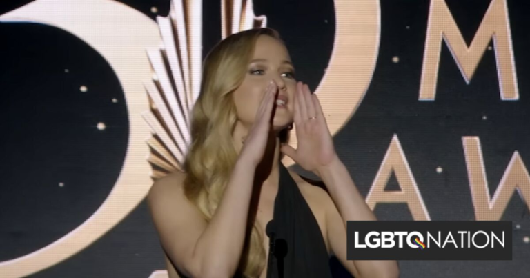 Jennifer Lawrence rôtit royalement Mike Pence pour son soutien à la thérapie de conversion
