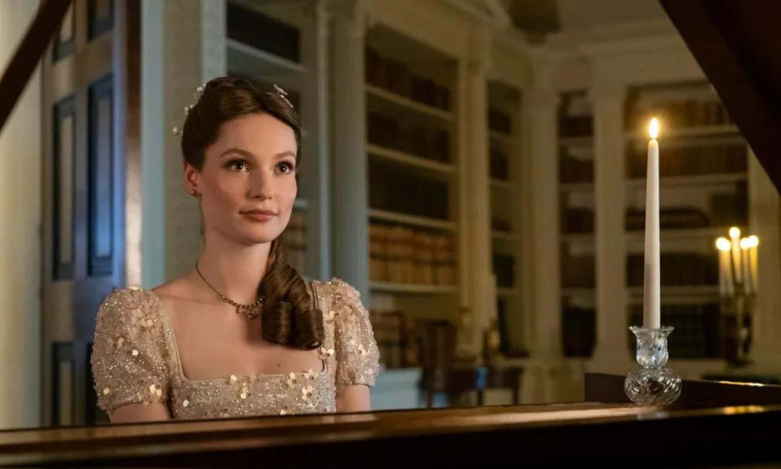 Pourquoi les fans de Bridgerton pensent que Francesca Bridgerton est asexuelle Series three sees Francesca Bridgerton making her debut into society. (Netflix)