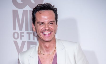 Andrew Scott dit qu'être gay est « la plus grande joie de ma vie ».