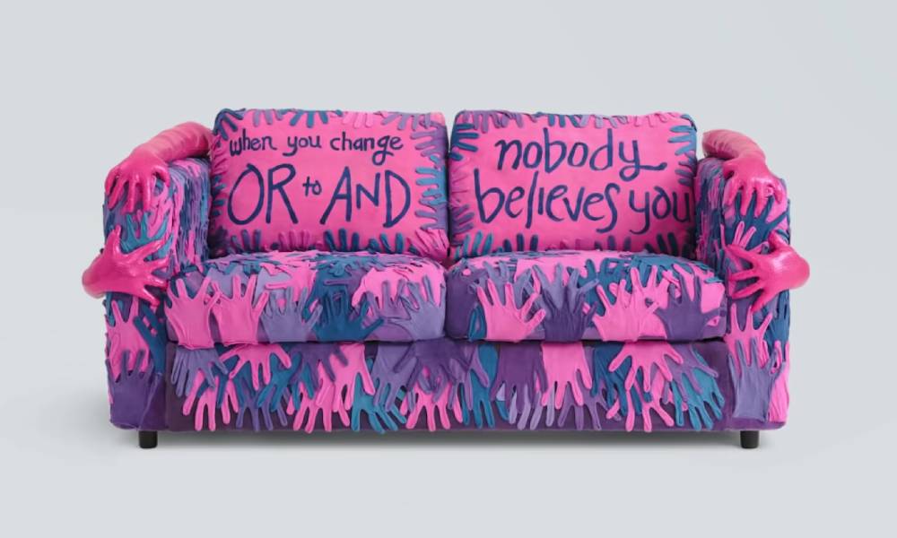 En souvenir du « canapé bisexuel » désarticulé d'IKEA : le point culminant non officiel du Mois de la fierté 2021 IKEA LGBT flags couch bisexual