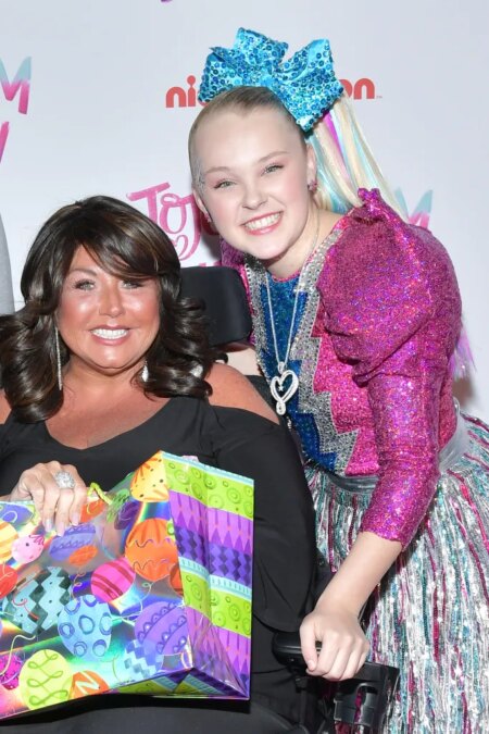 Abby Lee Miller revient avec la nouvelle série Dance With Me qui a été tournée au studio de JoJo Siwa