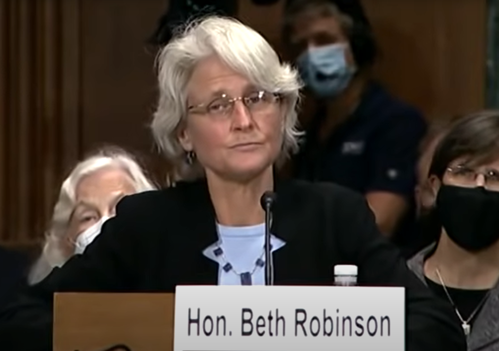 Juge Beth Robinson