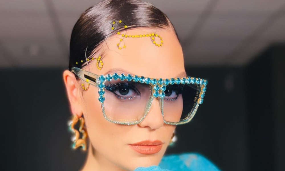 Jessie J s'excuse pour ses remarques passées sur sa sexualité dans une nouvelle chanson Jessie J s'excuse pour ses remarques passées sur sa sexualité dans une nouvelle chanson