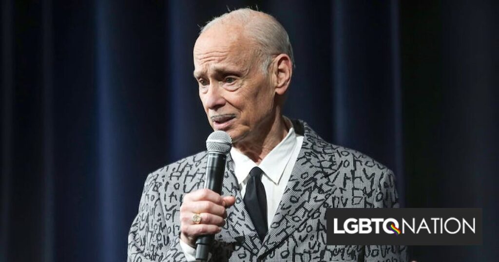 John Waters hospitalisé après un accident de voiture John Waters hospitalisé après un accident de voiture