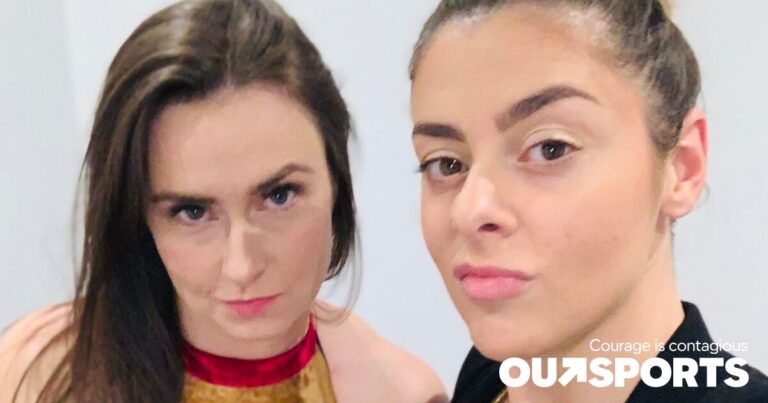 Le couple de lutte professionnelle Charlie Morgan et Jetta se prépare pour un match de retraite pendant le mois de la fierté