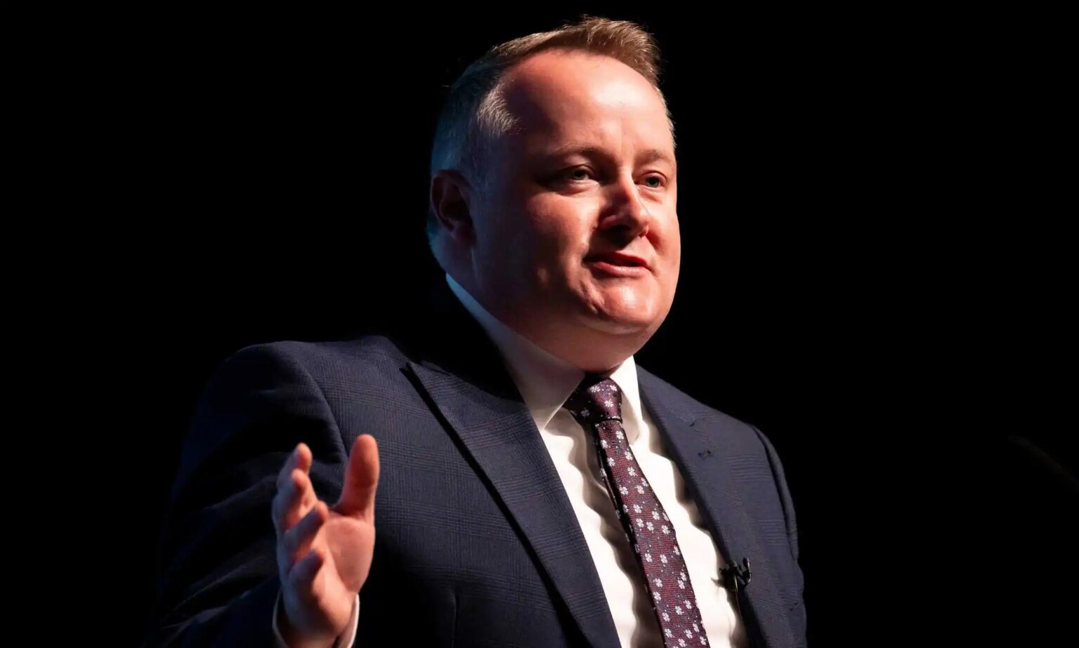 Un candidat conservateur lié à un pasteur qui a qualifié l'homosexualité d' »abomination » Conservative candidate Darren Millar