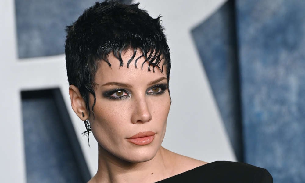 Halsey révèle Health Battle et sort son nouveau single « The End » – « J'ai de la chance d'être en vie » Halsey révèle Health Battle et sort son nouveau single « The End » – « J'ai de la chance d'être en vie »