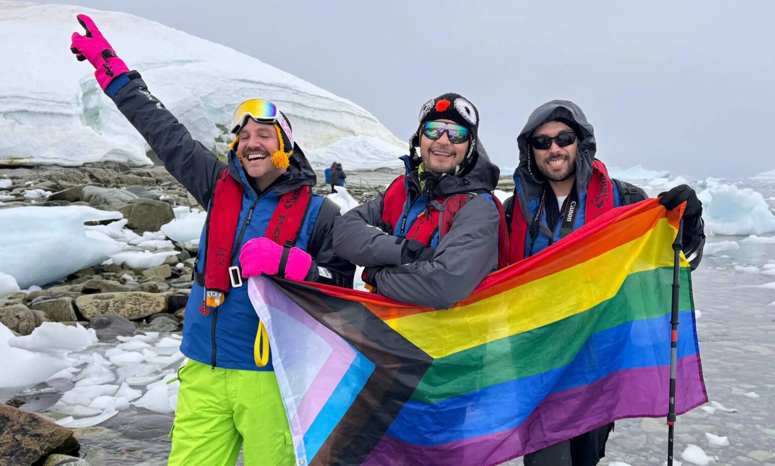 Vous pouvez désormais partir en croisière gay en Antarctique – et planter le drapeau de la fierté pendant que vous y êtes A Pride cruise to Antarctica will set sail in February 2025.