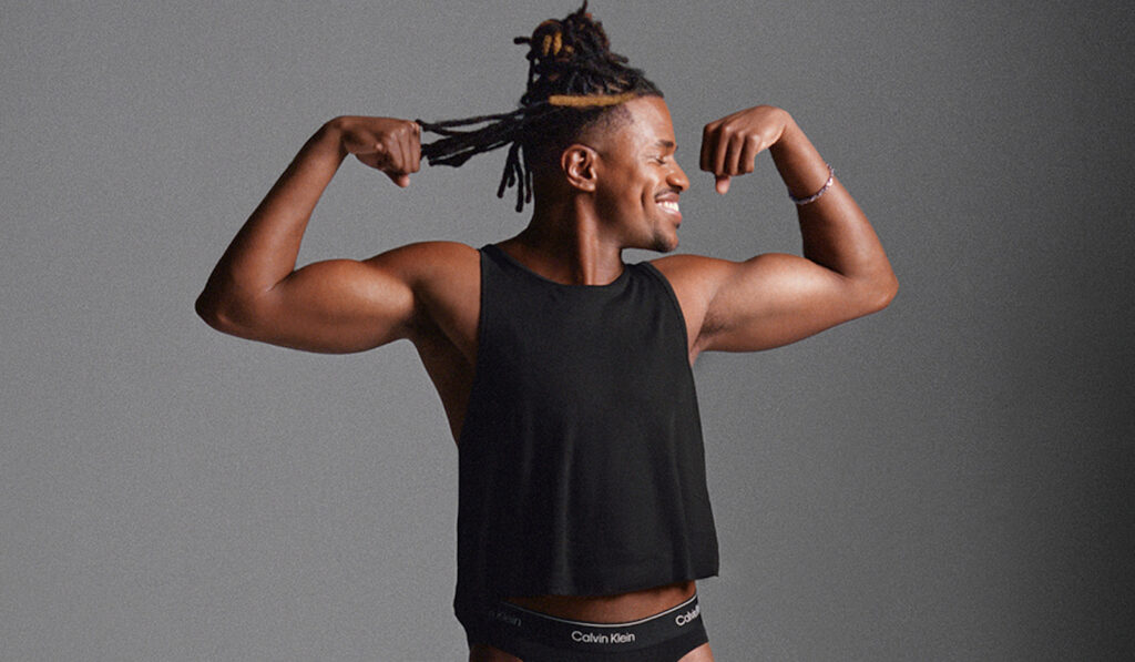 Jeremy Pope et Cara Delevingne se déshabillent avec leurs Calvin pour la fierté Jeremy Pope et Cara Delevingne se déshabillent avec leurs Calvin pour la fierté