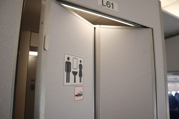 Petite salle de bain dans un avion