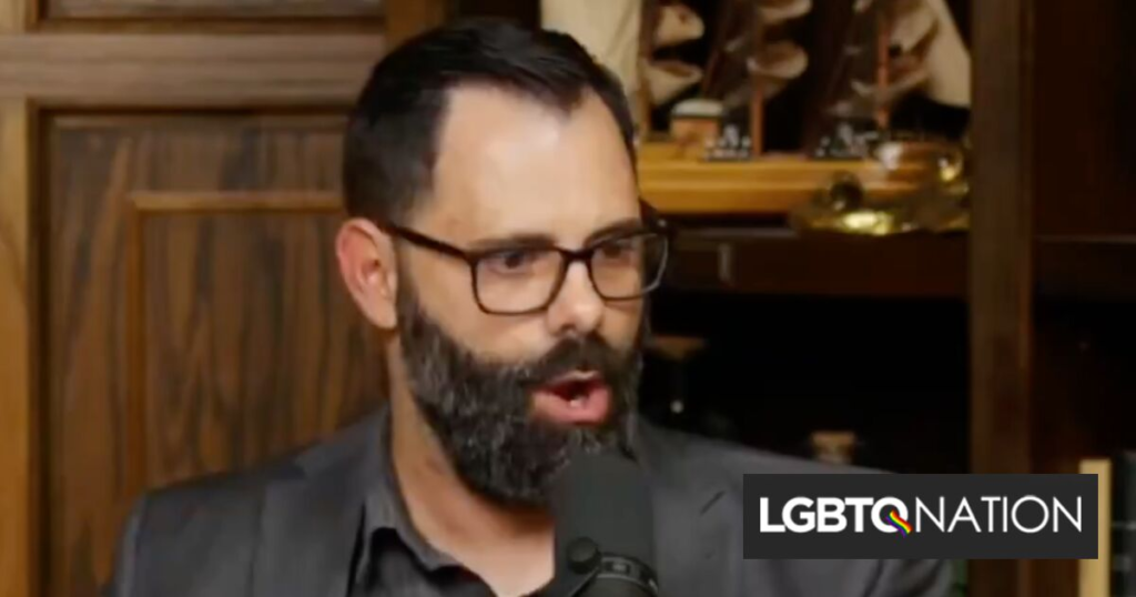 Un pasteur haineux et ses amis citent des statistiques bizarres sur ce que mangent secrètement les homosexuels Un pasteur haineux et ses amis citent des statistiques bizarres sur ce que mangent secrètement les homosexuels